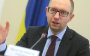 Яценюк хочет видеть «натренированных» членов избирательных комиссий