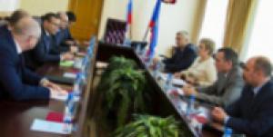 Губернатор Марина Ковтун обсудила вопросы социально-экономического развития региона с депутатами фракции «Единая Россия»