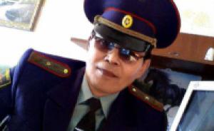 Полицейский казах из Китая спел о любви к Казахстану