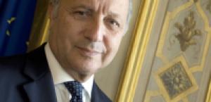 Глава МИД Франции ушел в отставку