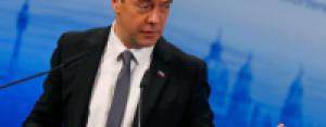 Медведев: Россия и Запад скатились к новой «холодной войне»