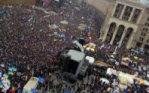 На Майдане собрались около 2 тыс. человек
