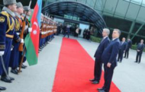 Премьер-министр Венгрии прибыл с официальным визитом в Азербайджан