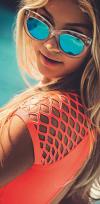 Жаркий ноябрь: Джиджи Хадид в рекламе купальников и солнцезащитных очков